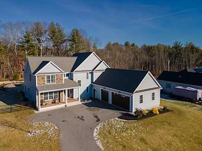 31 Lamplighter Ln Salem, NH 03079