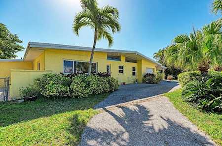 521 74th St Holmes Beach, FL 34217