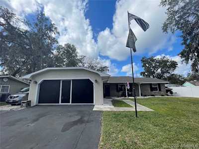 1722 Pine Tree Dr Edgewater, FL 32132