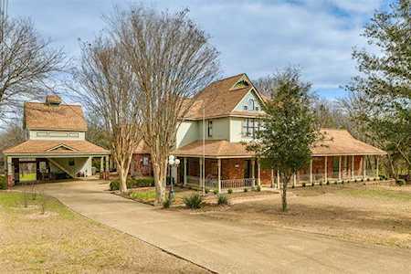 1028 W Woodridge Road Waxahachie, TX 75165