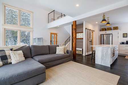 5 Panaway Ct Campton, NH 03223