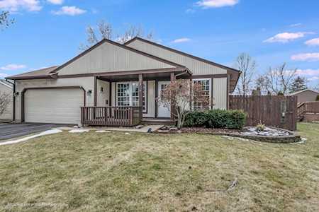 2319 Wayland Ln Naperville, IL 60565