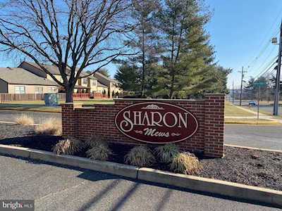 8 Gail Ct Robbinsville, NJ 08691