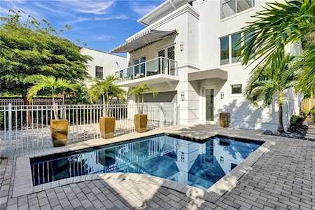 1317 NE 2nd St Fort Lauderdale, FL 33301