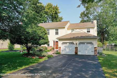 61 Newport Dr Manalapan, NJ 07726