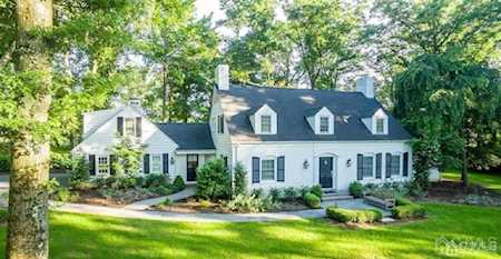 23 Oak Grove Lane Edison, NJ 08820