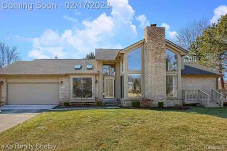 43143 W Kirkwood Dr Clinton Twp, MI 48038