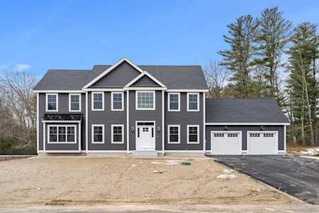 5 Lorraine Ave Salem, NH 03079