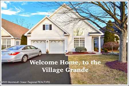 11 Hyacinth Ct Holmdel, NJ 07733