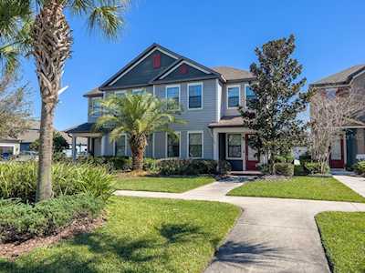 5804 Village Center Drive Lithia, FL 33547