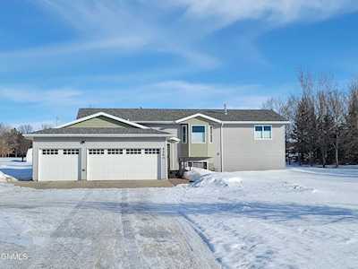 4240 Crescent Ridge Rd Bismarck, ND 58503