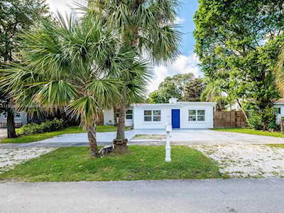 113 SW 21st Way Fort Lauderdale, FL 33312