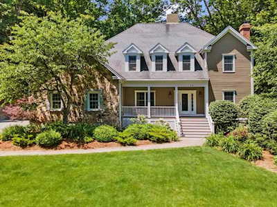 39 Woodland Road Southborough, MA 01772