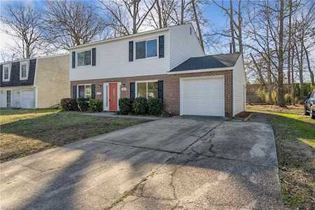 821 Chatsworth Dr Newport News, VA 23601