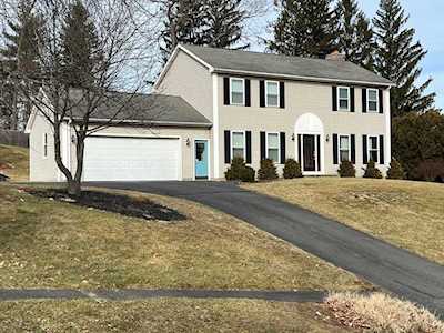 20 Hummingbird Lane West Springfield, MA 01089