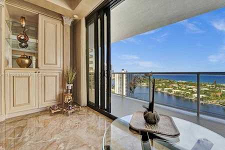 20281 E Country Club Dr #2014 Aventura, FL 33180