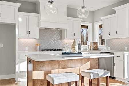 1725 SW 27th St Lee's Summit, MO 64082