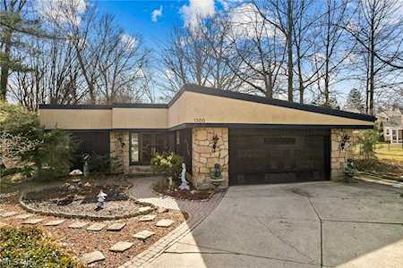 1300 Harwich Ct Rocky River, OH 44116