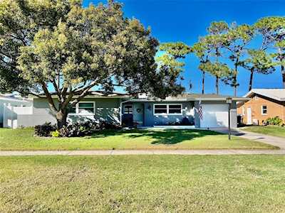 1624 Leisure Dr Clearwater, FL 33756