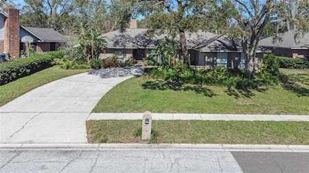 2805 Fairway View Dr Valrico, FL 33596