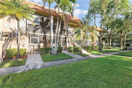427 Lakeview Dr #204 Weston, FL 33326