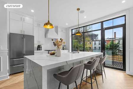 348 Vernon Ave Brooklyn, NY 11206