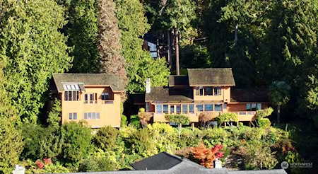 4327 Forest Ave SE Mercer Island, WA 98040