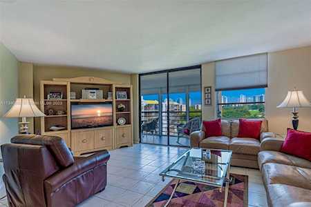 20400 W Country Club Dr #811 Aventura, FL 33180