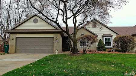 201 Whispering Hill Commerce Twp, MI 48390