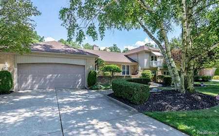 35159 Lancashire Rd Livonia, MI 48152