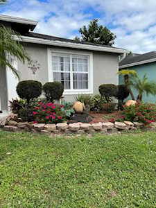 1028 Salmon Isle Green Acres, FL 33413