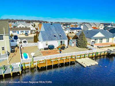 116 Bernard Dr Beach Haven West, NJ 08050