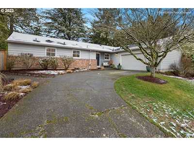 8365 SW Brookridge ST Portland, OR 97225