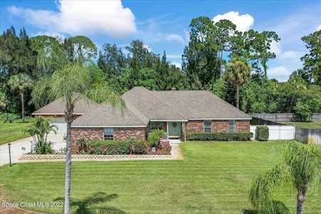 664 Manor Place Melbourne, FL 32904
