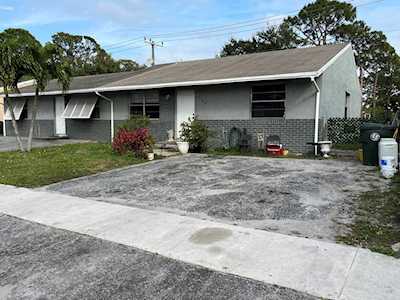 4746 Chariot Circle Green Acres, FL 33463