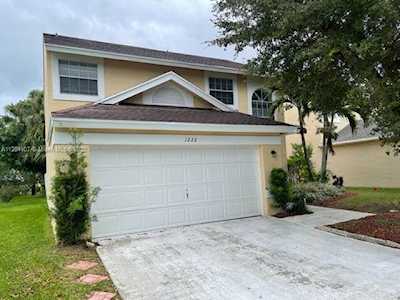 1222 Sussex St Boynton Beach, FL 33436