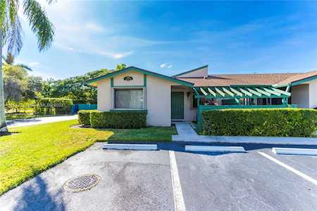 454 Lakeview Dr #1 Weston, FL 33326