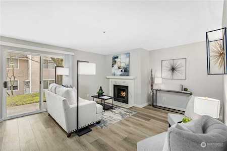 19230 Forest Park Dr NE #J130 Lake Forest Park, WA 98155