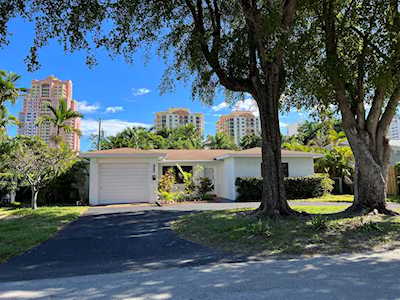 2018 NE 31st Avenue Fort Lauderdale, FL 33305