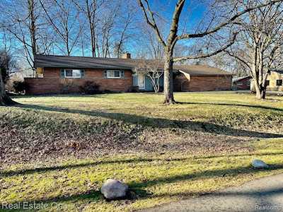 32045 Nottingwood St Farmington Hills, MI 48334