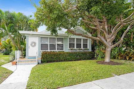 931 S Palmway Lake Worth Beach, FL 33460