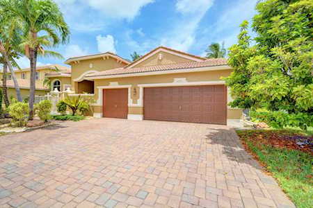 6934 Finamore Circle Lake Worth, FL 33467