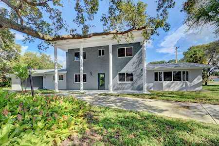 703 SW 25th Place Boynton Beach, FL 33435
