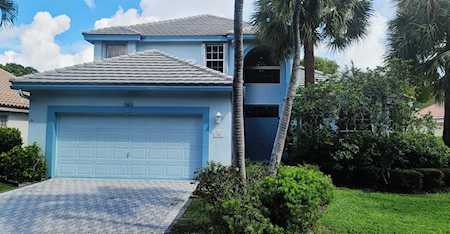 28 Lawrence Lake Drive Boynton Beach, FL 33436