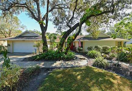 10439 Oakbrook Dr Tampa, FL 33618