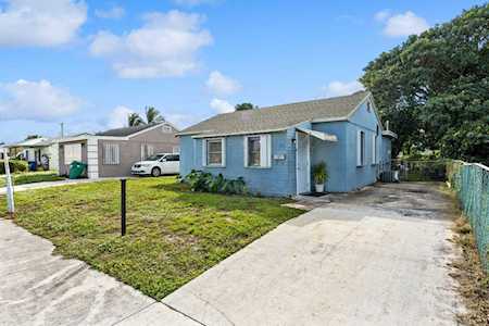 641 W 3rd Street West Palm Beach, FL 33404