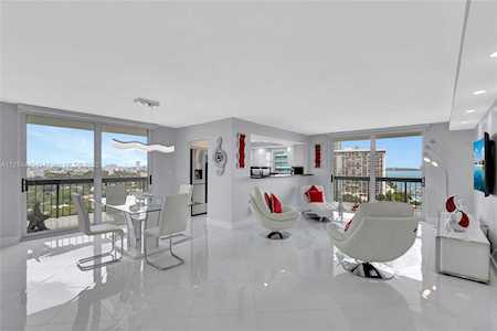 2333 Brickell Ave #1517 Miami, FL 33129