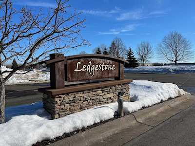 917 Ledgestone Drive Mahtomedi, MN 55115