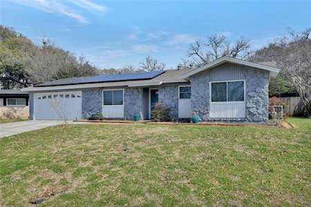 1613 England Road Arlington, TX 76013