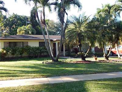 661 W Country Club Cir Plantation, FL 33317